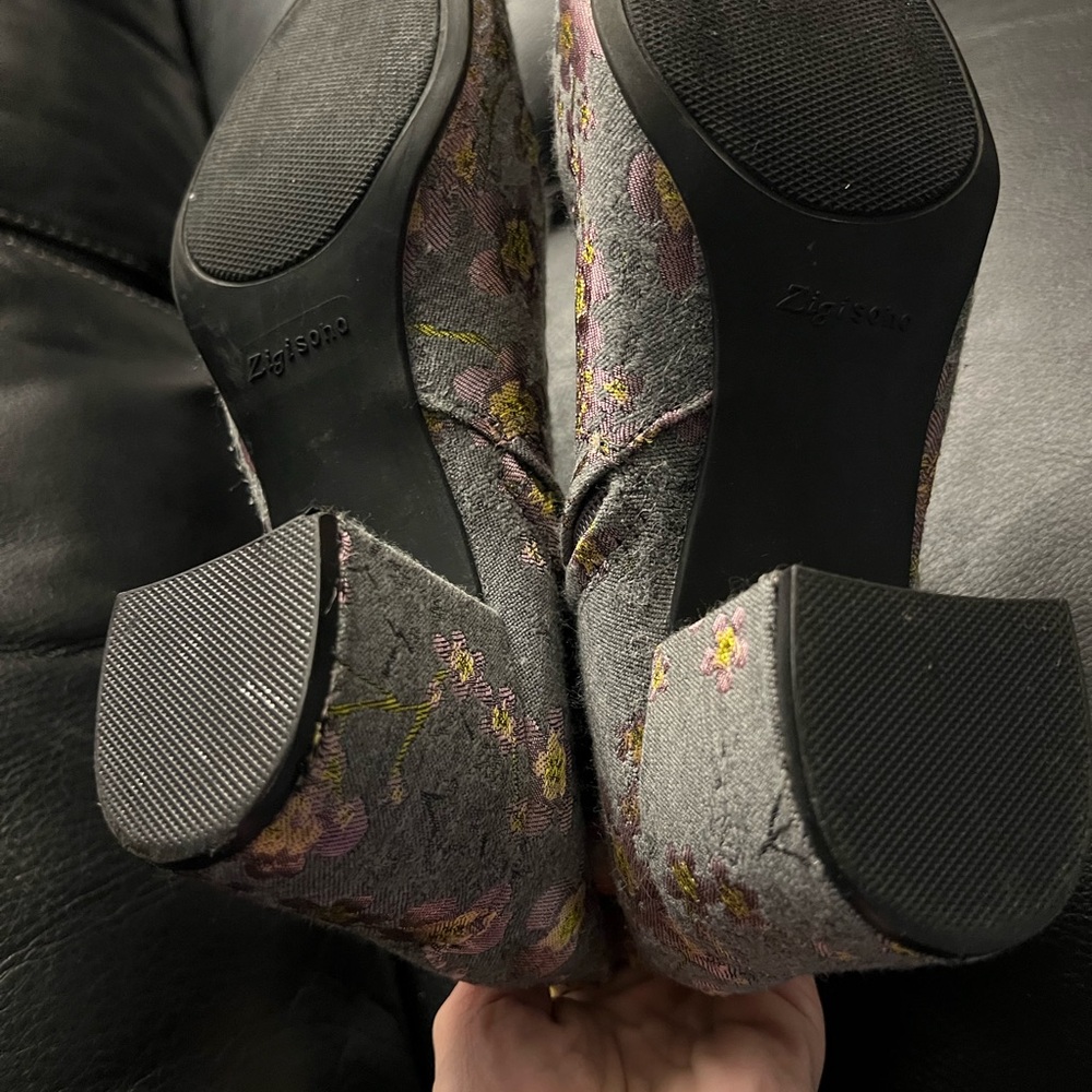 Unique booties size 9 like new floral grey - Picture 5 of 8